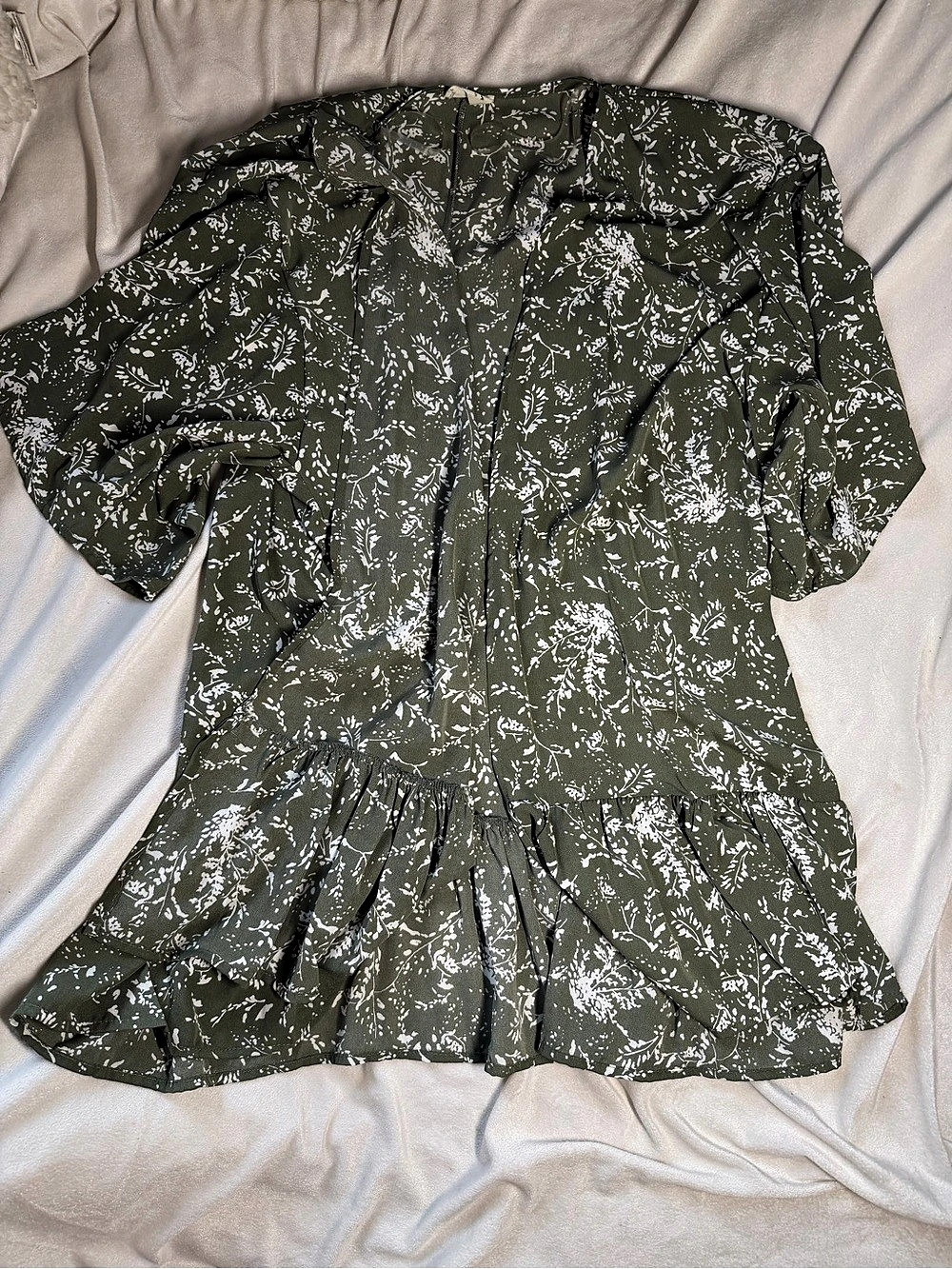 143 Story Floral Blouse in Green & White Size Small